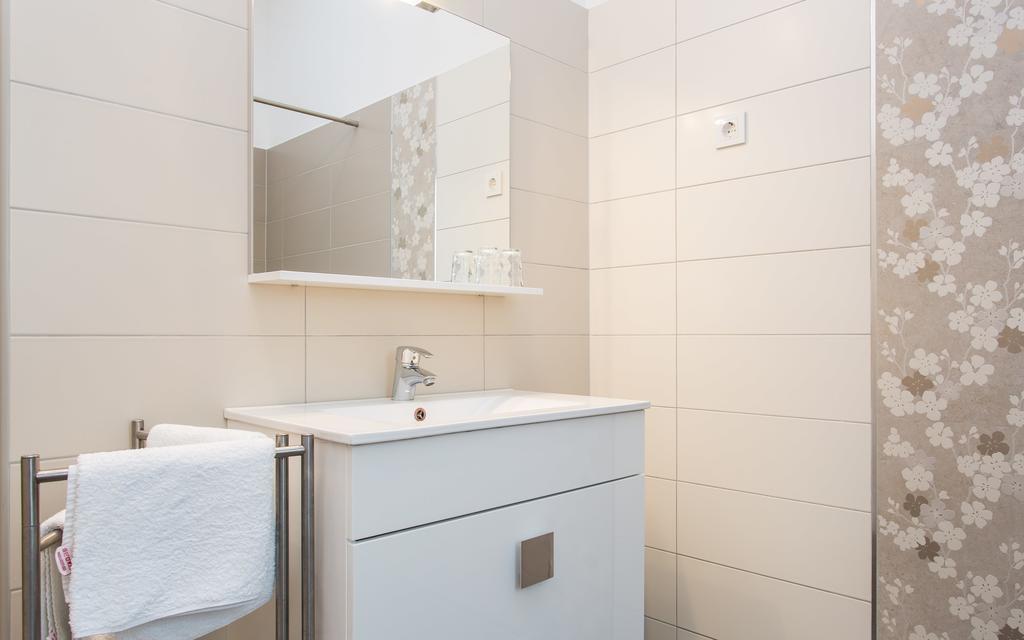 Apartments Frgacic Башка Екстер'єр фото
