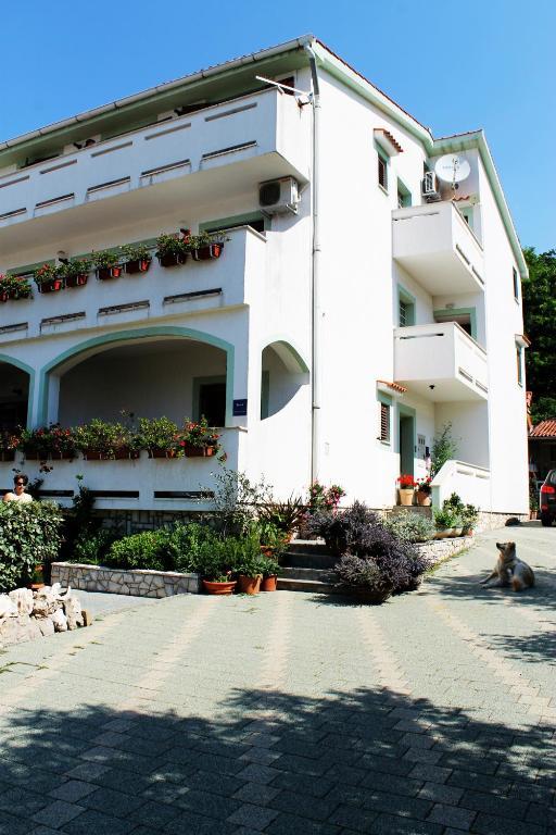 Apartments Frgacic Башка Екстер'єр фото
