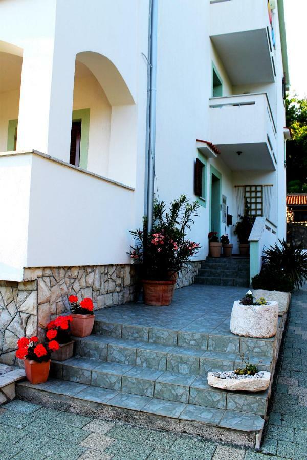 Apartments Frgacic Башка Екстер'єр фото