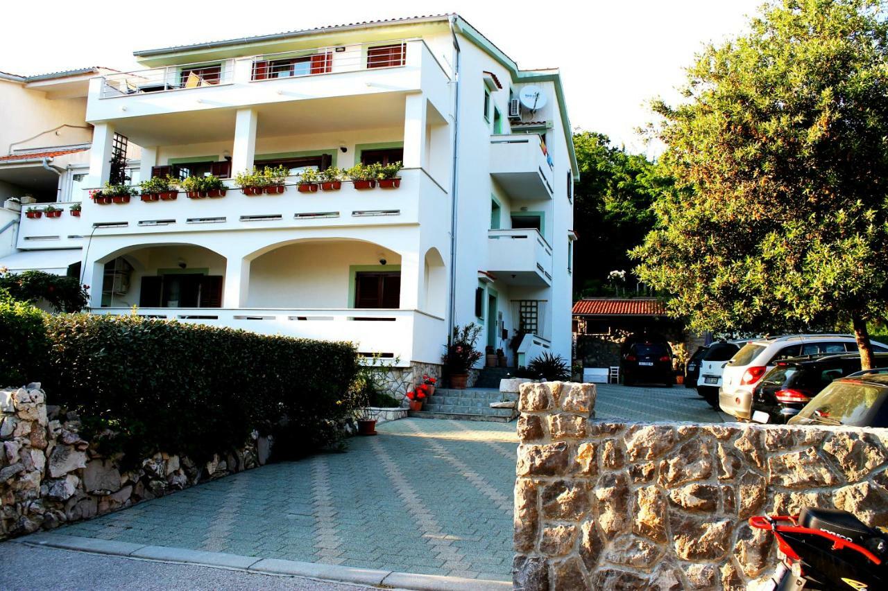 Apartments Frgacic Башка Екстер'єр фото