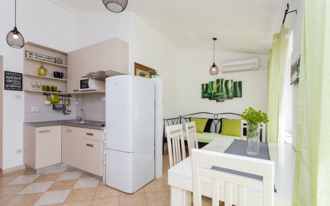 Apartments Frgacic Башка Екстер'єр фото