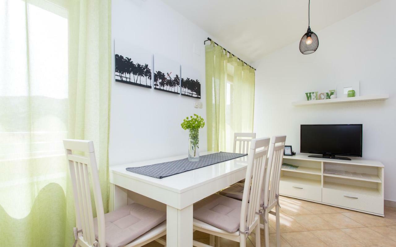 Apartments Frgacic Башка Екстер'єр фото