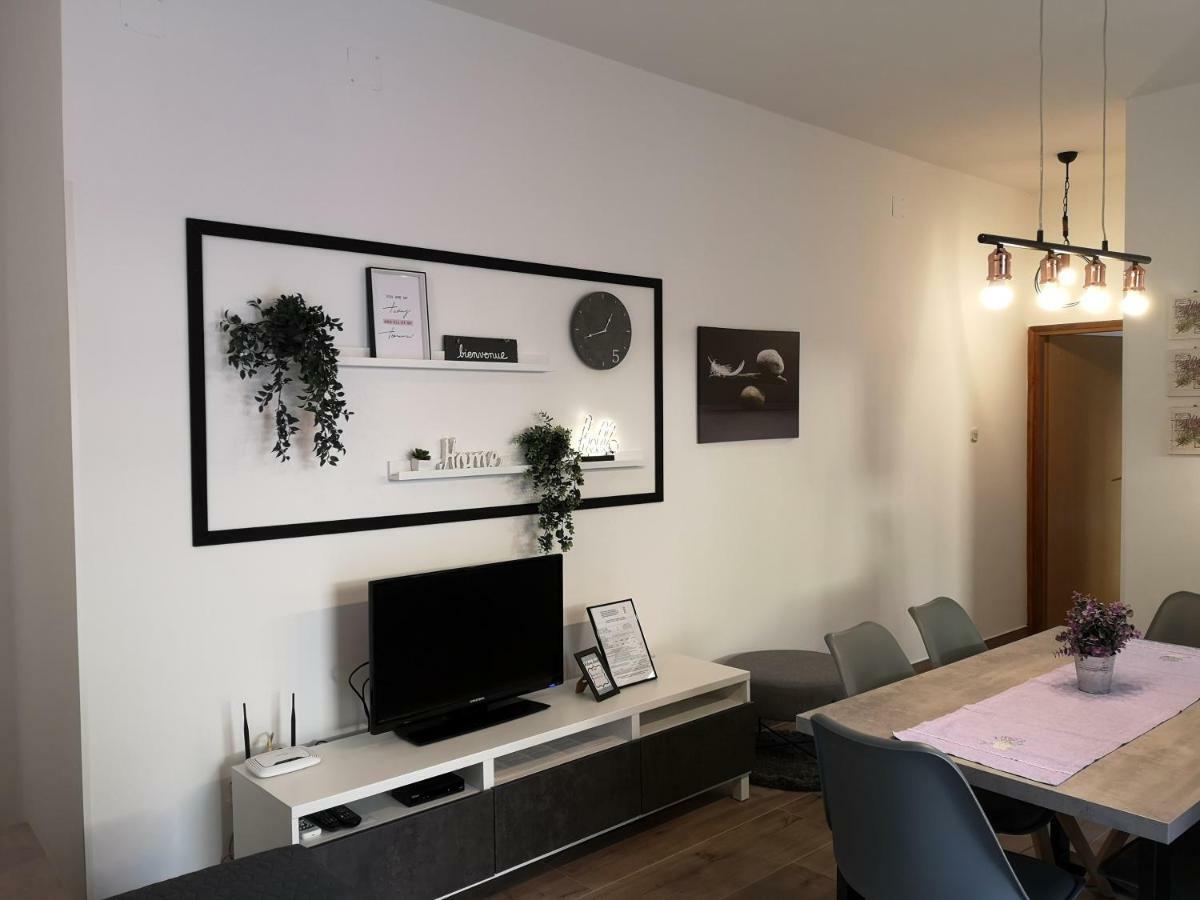 Apartments Frgacic Башка Екстер'єр фото